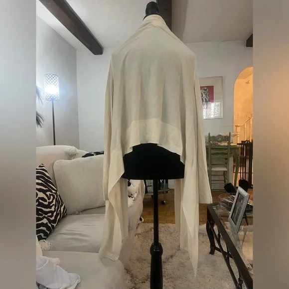 Bcbg ruffle duster - Picture 2 of 3